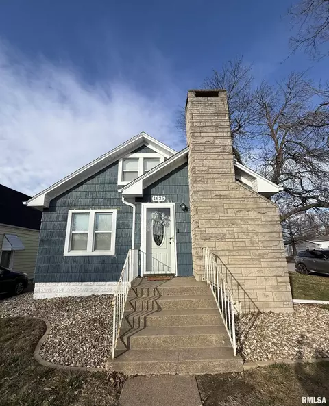 1635 Chestnut St, Quincy, IL 62301