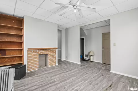 Living - 1510 S 6th St, Springfield, IL 62703 photo 2 of 3