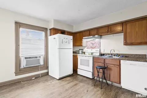 Kitchen - 1510 S 6th St, Springfield, IL 62703 photo 3 of 3