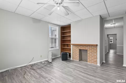 Living - 1510 S 6th St, Springfield, IL 62703 photo 1 of 3