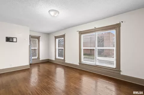 Living - 1510 S 6th St, Springfield, IL 62703 photo 3 of 3