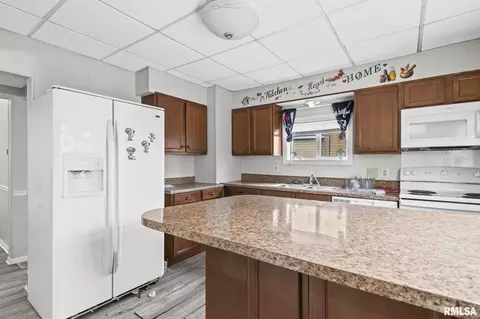 Kitchen - 1510 S 6th St, Springfield, IL 62703 photo 2 of 3