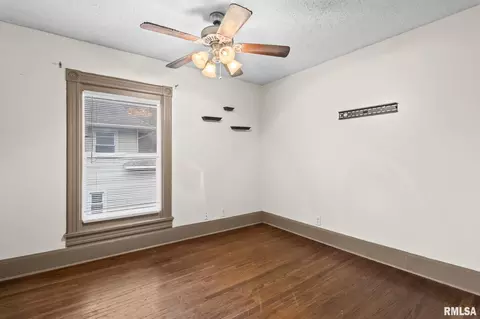 Bedroom - 1510 S 6th St, Springfield, IL 62703 photo 7 of 13