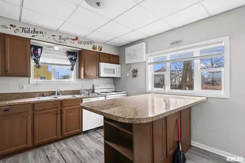 Kitchen - 1510 S 6th St, Springfield, IL 62703 photo 1 of 3