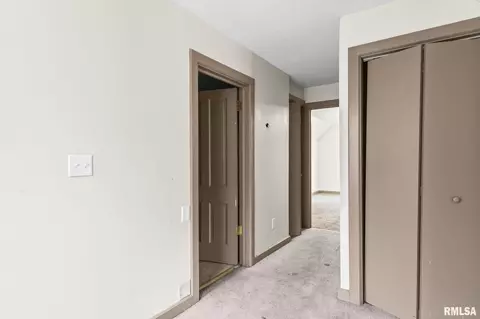 Entry Way - 1510 S 6th St, Springfield, IL 62703 photo 5 of 5