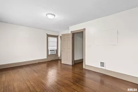 Bedroom - 1510 S 6th St, Springfield, IL 62703 photo 5 of 13