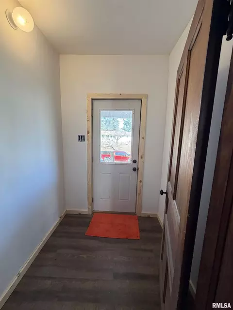Entry Way - 307 Clinton St, Avon, IL 61415 photo 2 of 3
