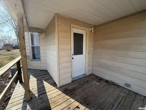 Exterior - 307 Clinton St, Avon, IL 61415 photo 2 of 4