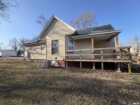 Exterior - 307 Clinton St, Avon, IL 61415 photo 3 of 4