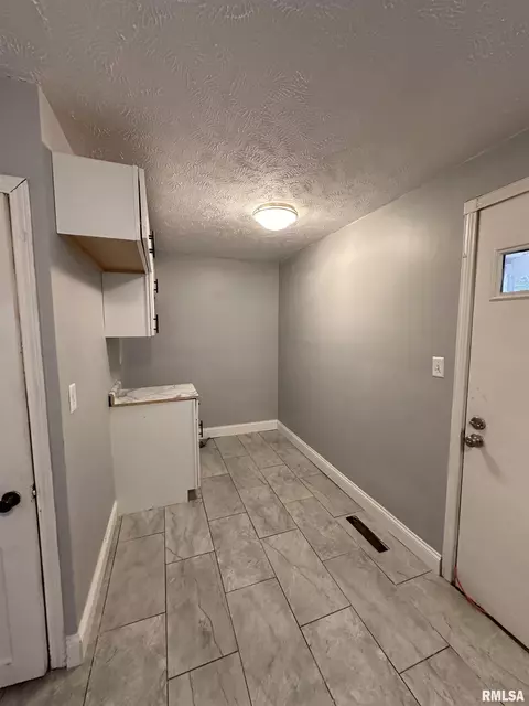 Other - 1304 S Walnut St, Springfield, IL 62704 photo 1 of 4