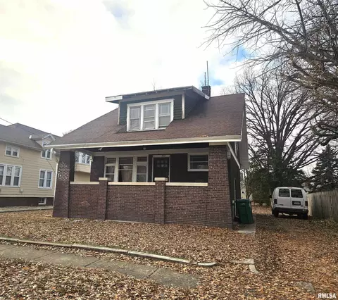 712 Beecher Ave, Galesburg, IL 61401