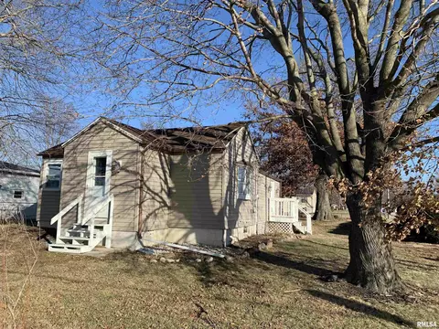 1109 SW 5th St, Aledo, IL 61231 photo 2