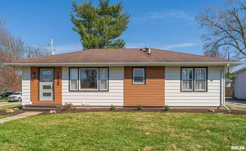 1038 N State St, Lincoln, IL 62656