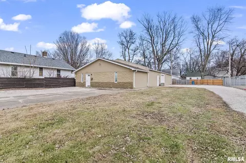 2224 S 9th St, Springfield, IL 62703