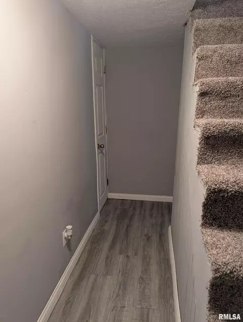 Entry Way - 1301 E Morton Ave, Springfield, IL 62702 photo 3 of 5
