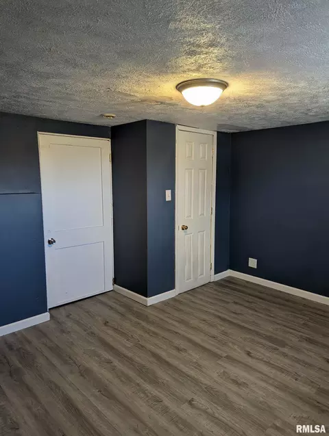 Bedroom - 1301 E Morton Ave, Springfield, IL 62702 photo 3 of 4