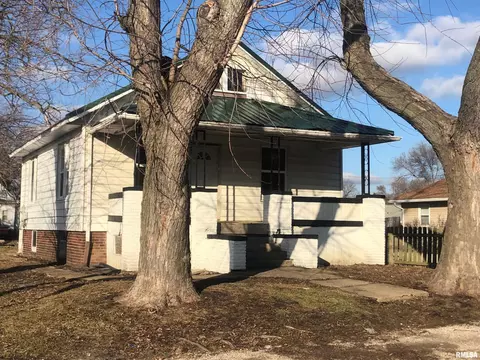 Exterior - 1301 E Morton Ave, Springfield, IL 62702 photo 2 of 2