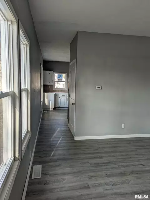 Entry Way - 1301 E Morton Ave, Springfield, IL 62702 photo 5 of 5