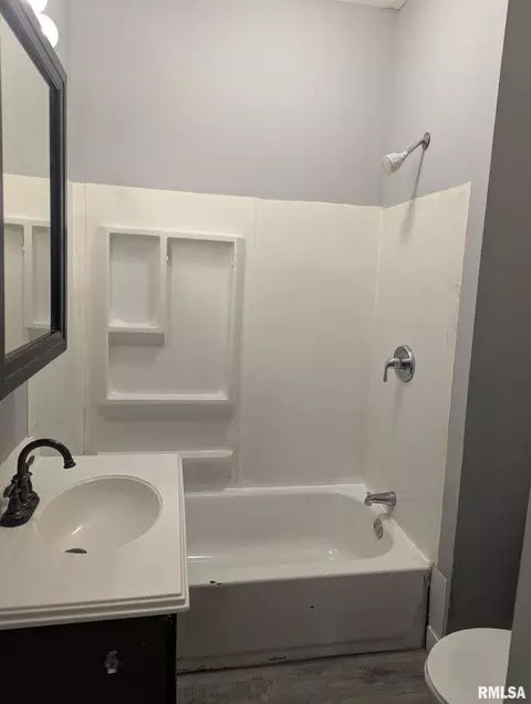 Bath - 1301 E Morton Ave, Springfield, IL 62702 photo 1 of 1
