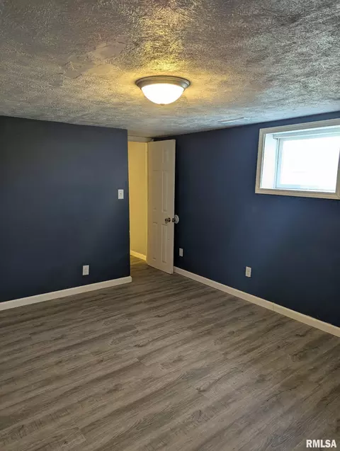 Bedroom - 1301 E Morton Ave, Springfield, IL 62702 photo 4 of 4