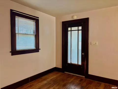 Entry Way - 1620 S 8th St, Springfield, IL 62703 photo 1 of 2
