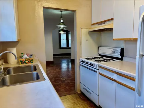 Kitchen - 1620 S 8th St, Springfield, IL 62703 photo 1 of 3