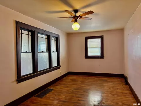 Living - 1620 S 8th St, Springfield, IL 62703 photo 1 of 2