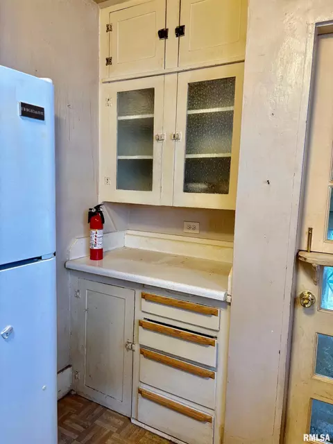 Kitchen - 1620 S 8th St, Springfield, IL 62703 photo 3 of 3