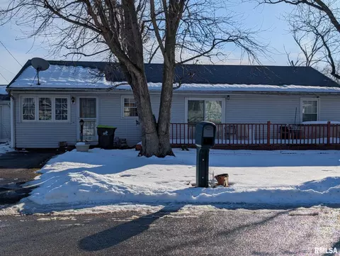 917 Miles St, Illiopolis, IL 62539