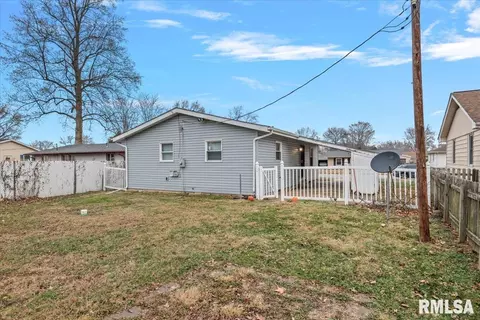 Exterior - 2616 Kent Dr, Springfield, IL 62703 photo 2 of 4
