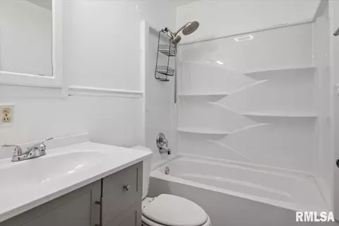 Bath - 2616 Kent Dr, Springfield, IL 62703 photo 1 of 1