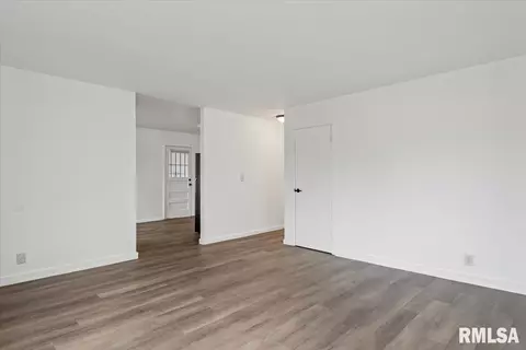 Living - 2616 Kent Dr, Springfield, IL 62703 photo 4 of 4