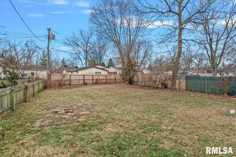 Exterior - 2616 Kent Dr, Springfield, IL 62703 photo 1 of 4