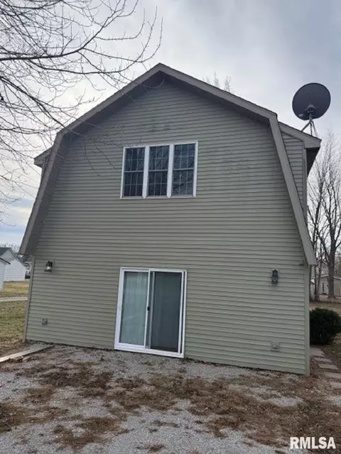 112 E Grand Ave, Owaneco, IL 62555