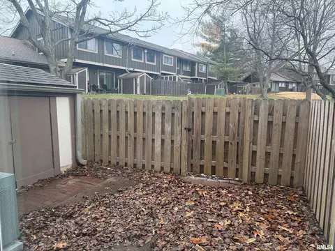 Exterior - 20 Trailridge Ln, Springfield, IL 62704 photo 1 of 3