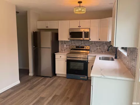 Kitchen - 20 Trailridge Ln, Springfield, IL 62704 photo 2 of 2