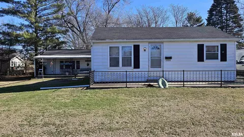 1080 N Fayette St, Jacksonville, IL 62650