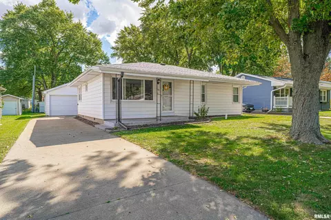 1708 Rutledge Dr, Lincoln, IL 62656