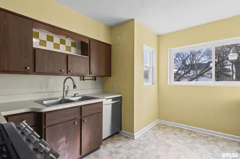 2029 S Walnut St, Springfield, IL 62704 photo 11