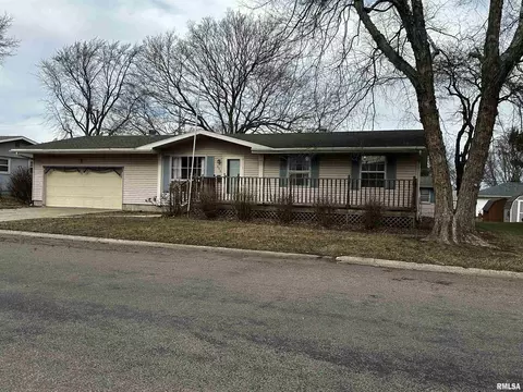 606 Hall Dr, Jacksonville, IL 62650
