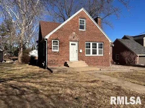 212 E Greenwood Ave, Jacksonville, IL 62650