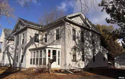 427 Day St, Galesburg, IL 61401