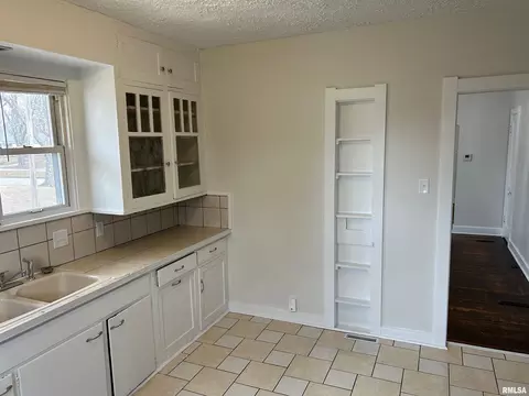 2301 Yale Blvd, Springfield, IL 62703 photo 17