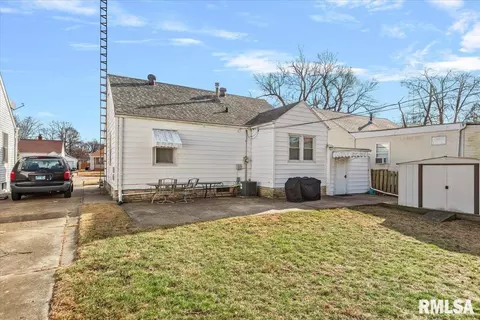 Exterior - 2945 S 3rd St, Springfield, IL 62703 photo 2 of 4