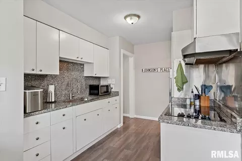 Kitchen - 2945 S 3rd St, Springfield, IL 62703 photo 3 of 3