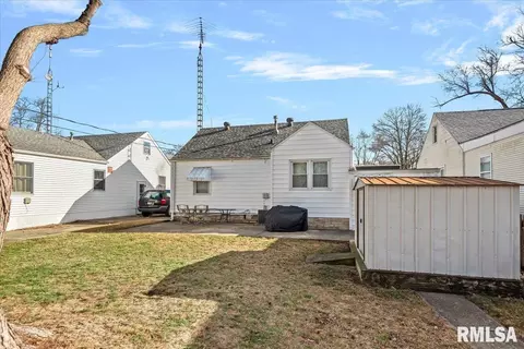 Exterior - 2945 S 3rd St, Springfield, IL 62703 photo 3 of 4