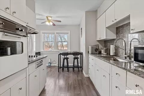 Kitchen - 2945 S 3rd St, Springfield, IL 62703 photo 2 of 3