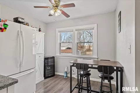 Dining - 2945 S 3rd St, Springfield, IL 62703 photo 1 of 1