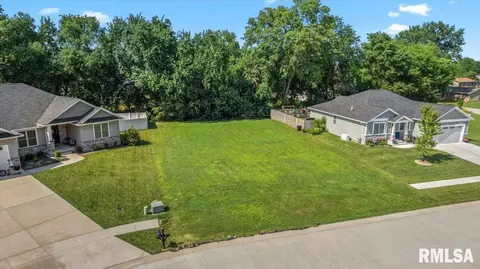 83 Firefly Ct, Chatham, IL 62629