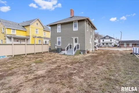Exterior - 1215 N 5th St, Springfield, IL 62702 photo 2 of 3